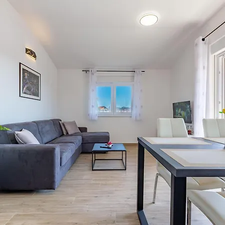 Elena&lana Apartment