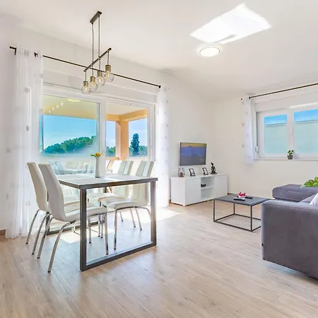 Elena&lana Apartment *